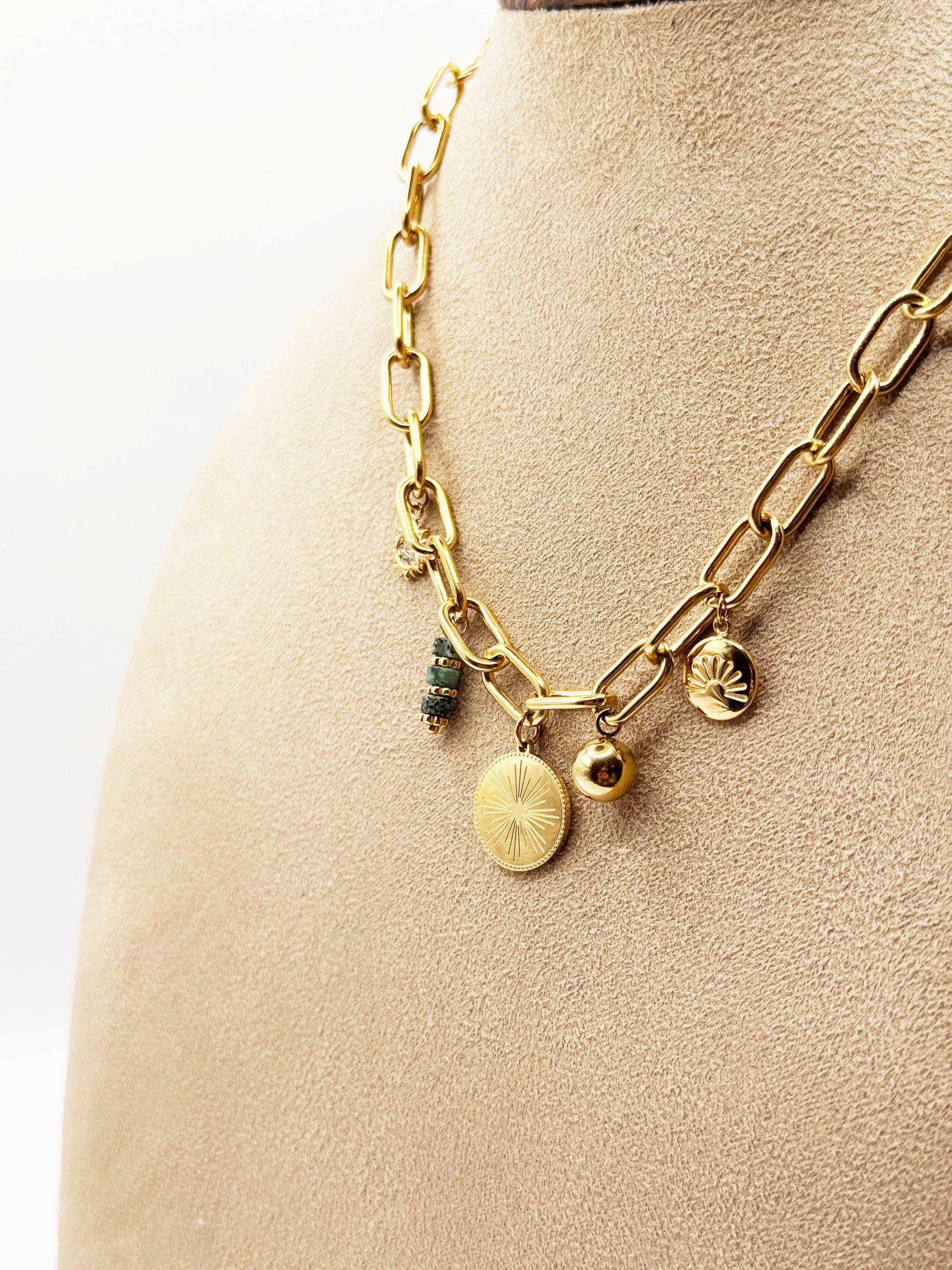 Collar Stone